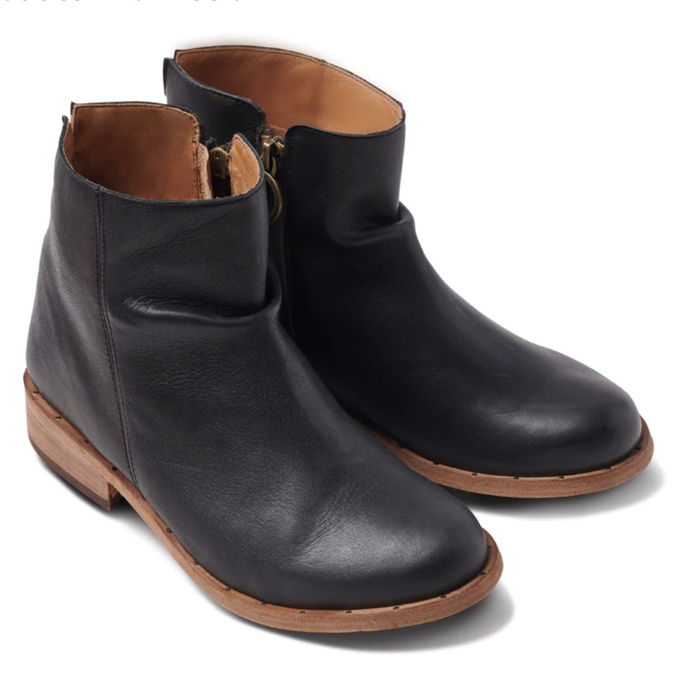 Beek quail slouch black leather ankle boots 7